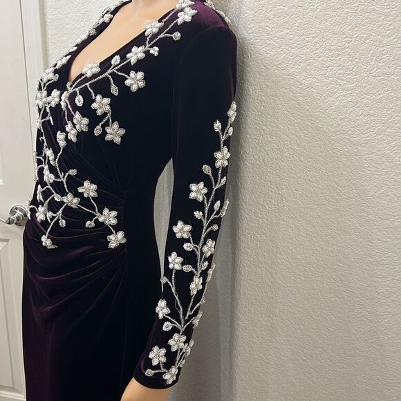 Tadashi Velvet Formal Dress Burgundy VNeck Long Sleeve Gown Vintage Size Medium - Picture 4 of 17